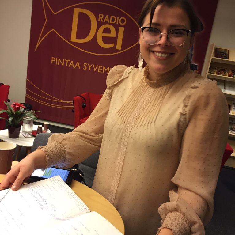 KUUNTELE Taiteilija, yrittäjä Äni Jaatinen #herätys! aamuvieraana