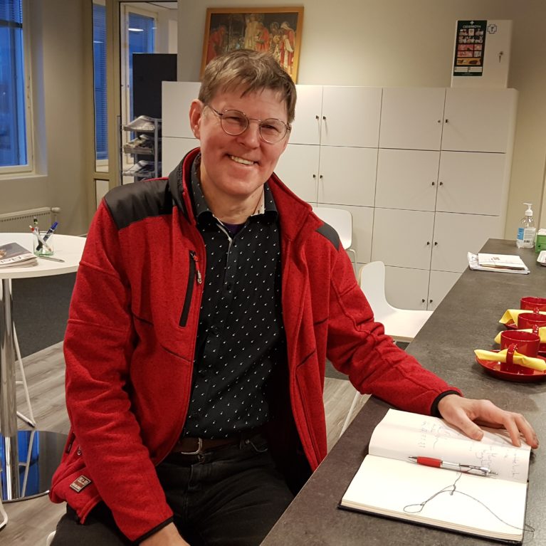 KUUNTELE Kari Kuula löysi teologiset perusteet sille, miksi ihmisten pitäisi siirtyä lihansyönnistä kasvisruokaan